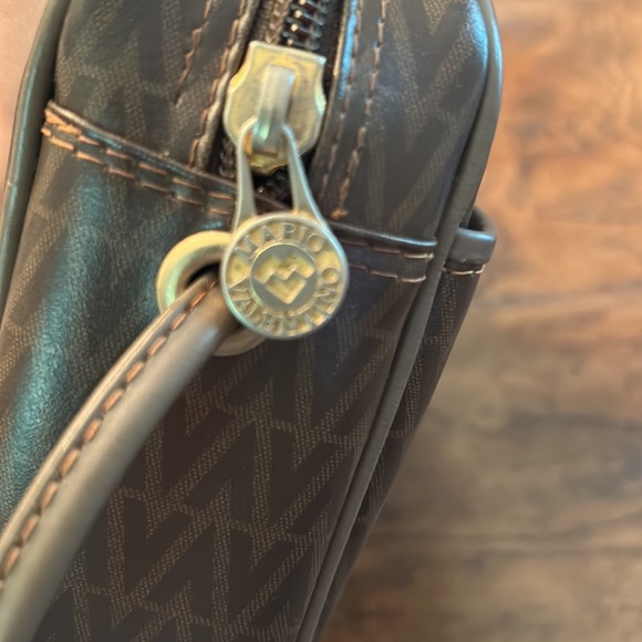 MARIO VALENTINO Vintage Authentic Brown PVC Leather Small Crossbody Bag - Picture 10 of 10